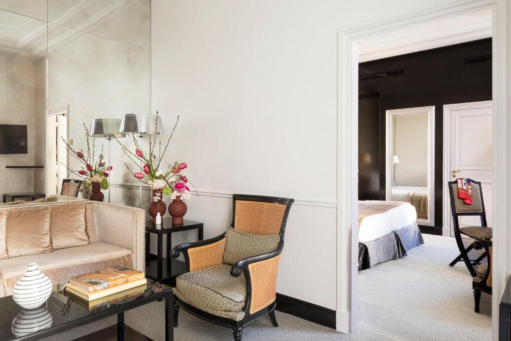 Family Room - Image 5