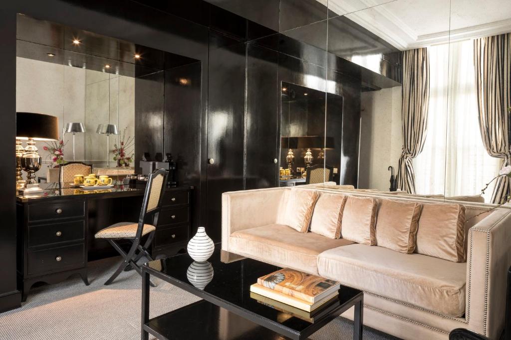 Family Room - Image 1