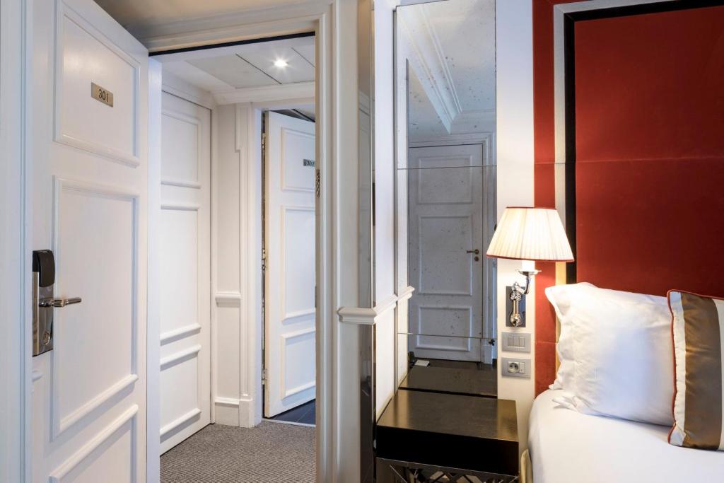 Grand Deluxe Room - Image 5