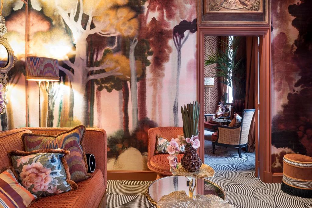 Grand Tour Suite - Image 1