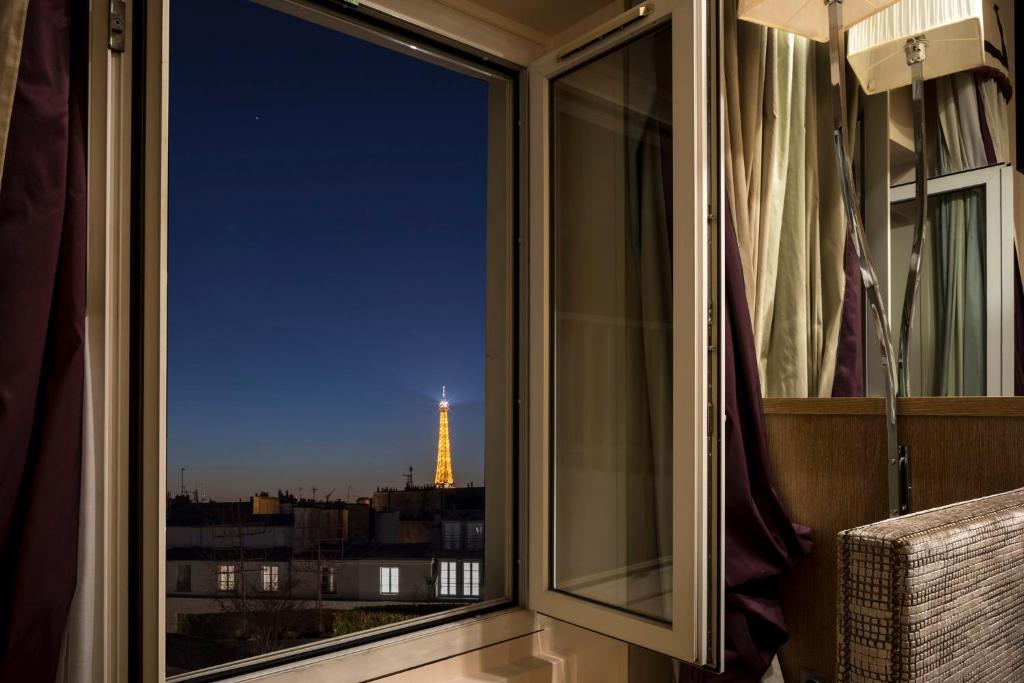 Junior Suite Duplex Eiffel Tower View - Image 2