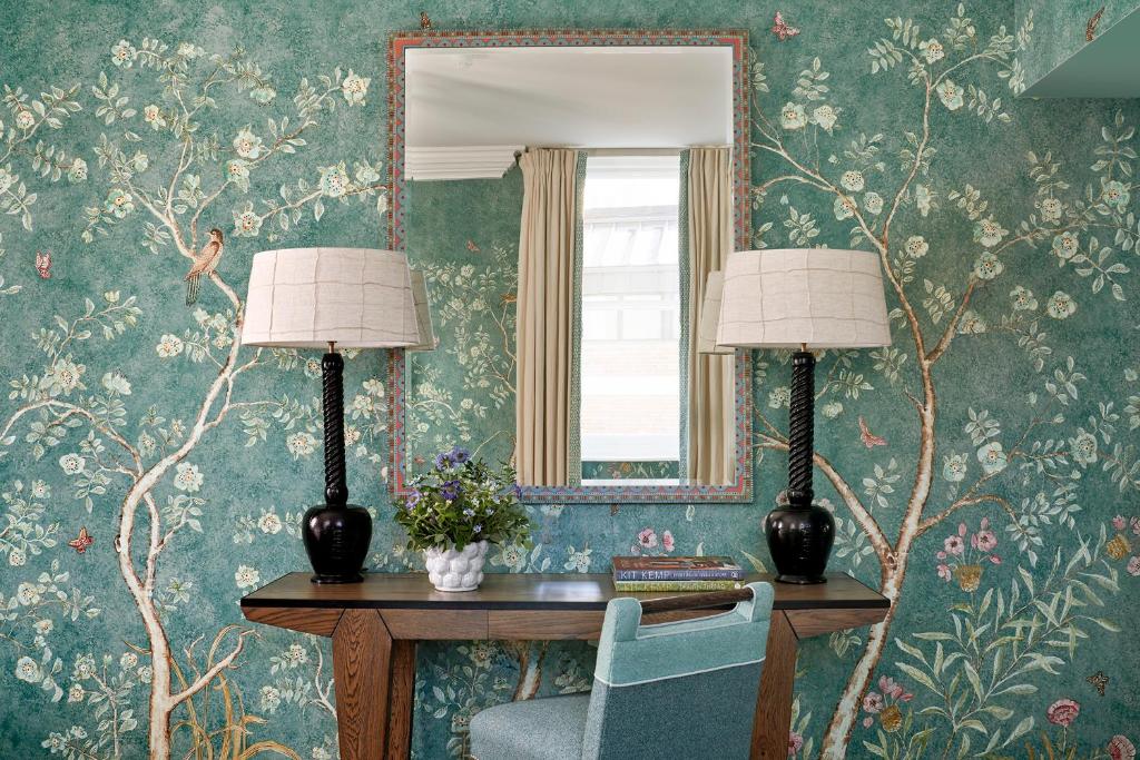 Deluxe Room - Image 6