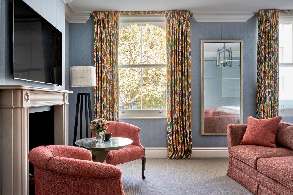 Deluxe Room - Image 7