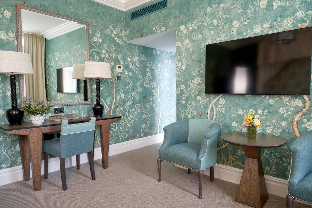 Deluxe Room - Image 8