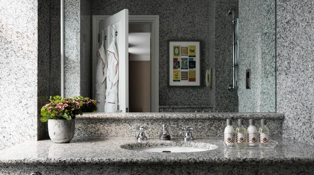 Luxury Room - Image 3