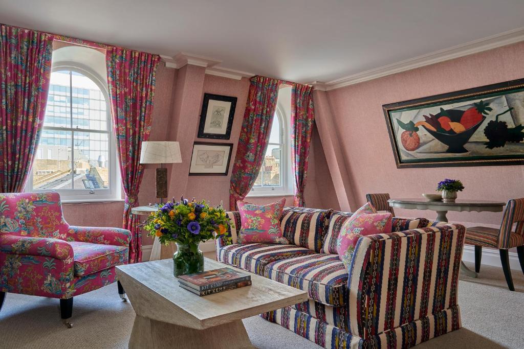 One-Bedroom Virginia Woolf Suite - Image 1