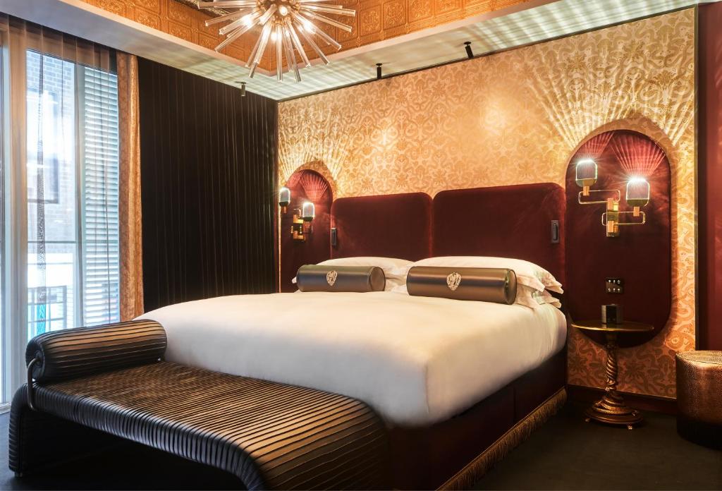 Luxury Room - Image 1