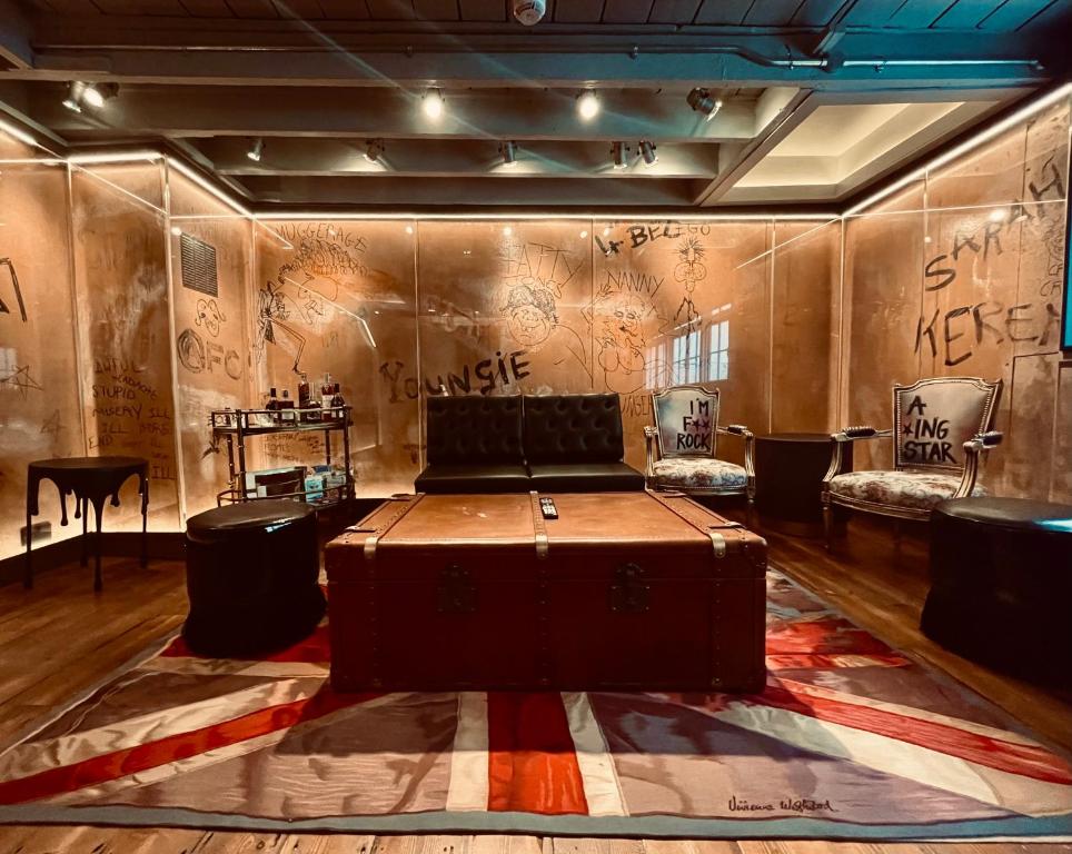 One-Bedroom Signature Apartment - Image 4