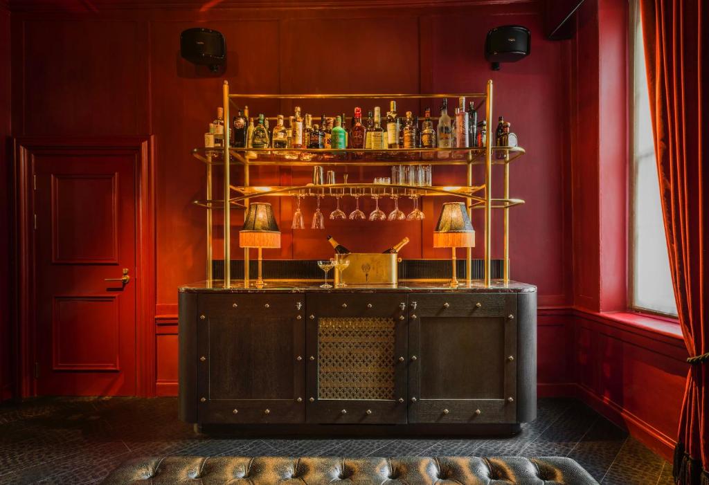 One-Bedroom Townhouse Apartment - Image 2