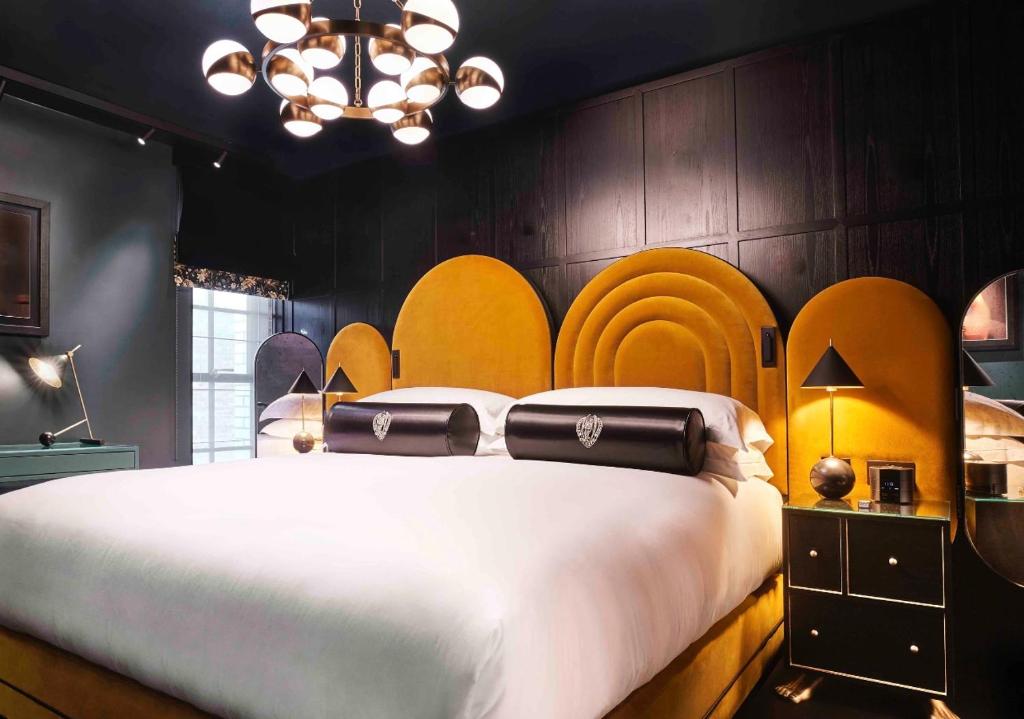 Two-Bedroom Deluxe Apartment - Image 1