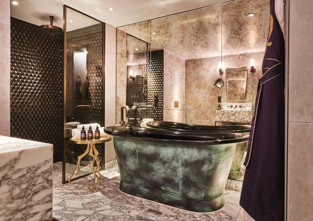 Two-Bedroom Deluxe Apartment - Image 4