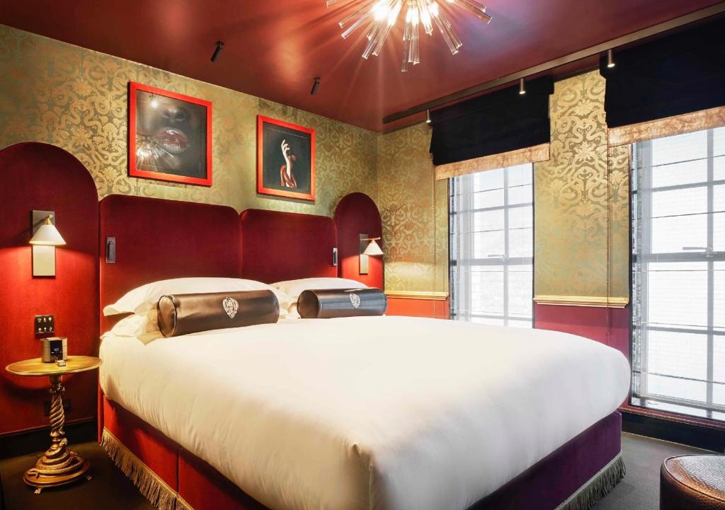 Two-Bedroom Deluxe Apartment - Image 7