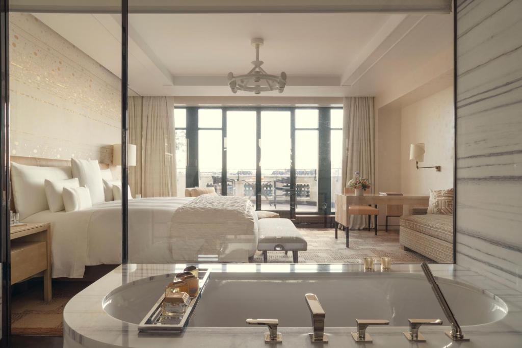 Balcony Junior Suite - Image 4