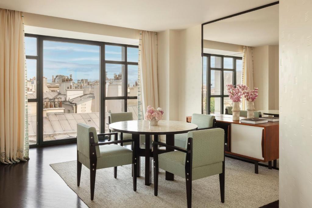 Eiffel Suite - Image 2