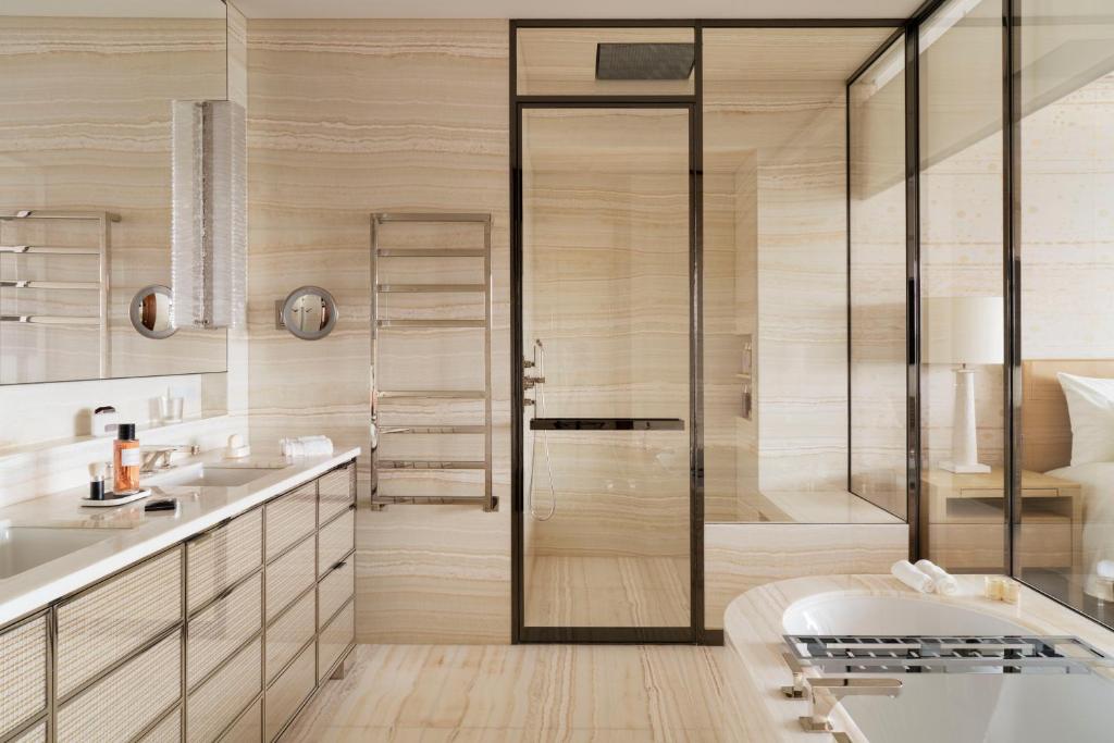 Large Double Room - Image 1