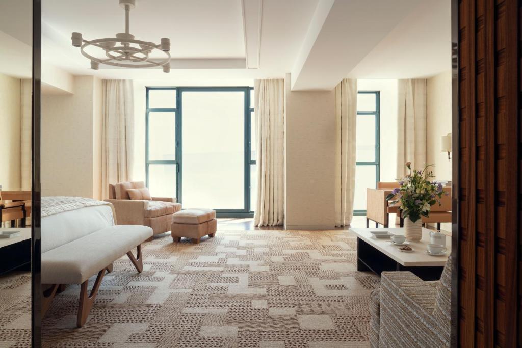 Large Double Room - Image 2