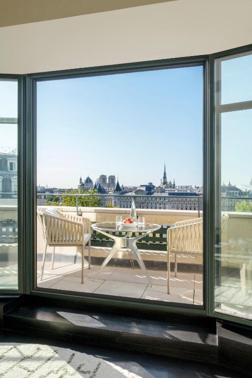 Notre-Dame Suite - Image 7