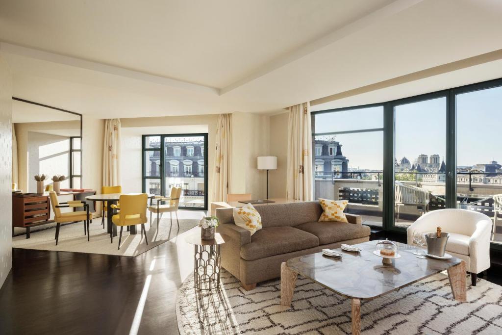 Notre-Dame Suite - Image 9