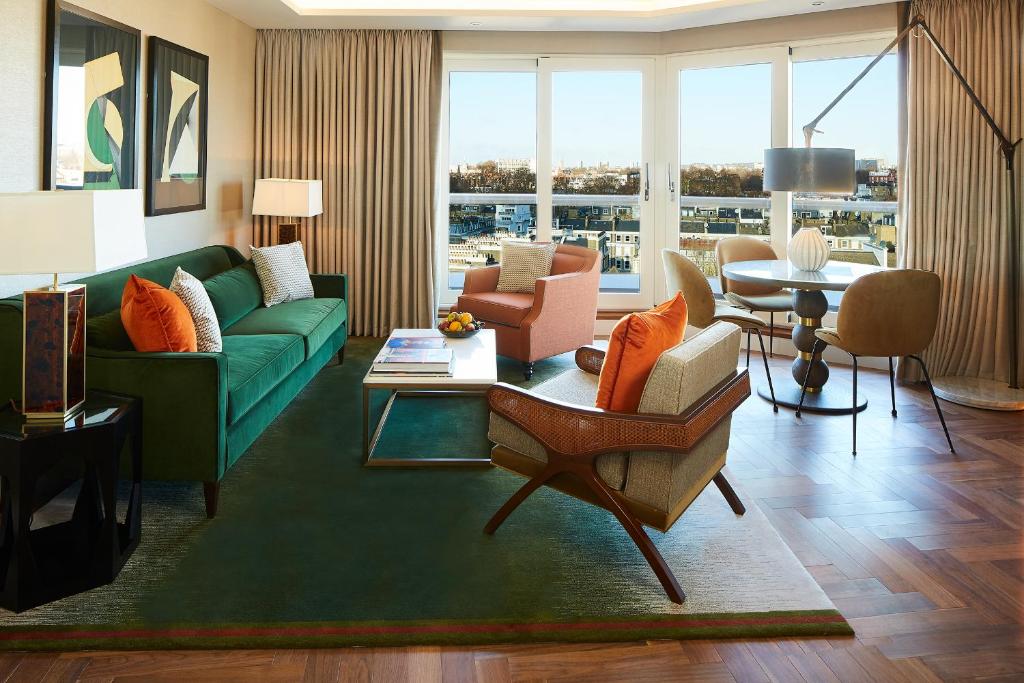 Deluxe One Bedroom Apartment - Image 1