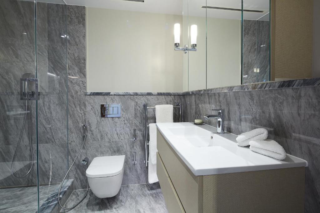 Deluxe One Bedroom Apartment - Image 3