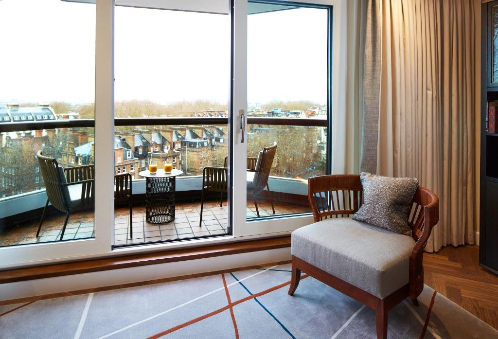 Deluxe Two-Bedroom Apartment - Image 19