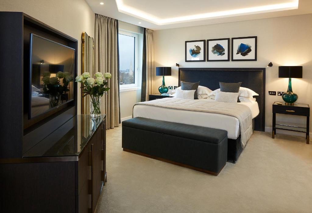 Deluxe Two-Bedroom Apartment - Image 3