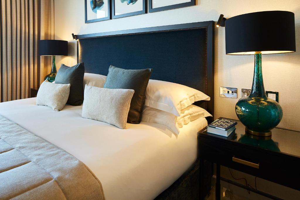 Luxury One Bedroom Apartment No Cloakroom - Image 2