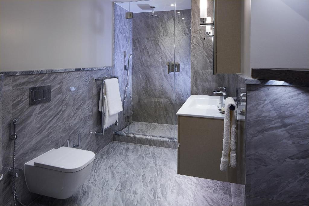 Luxury One Bedroom Apartment No Cloakroom - Image 8