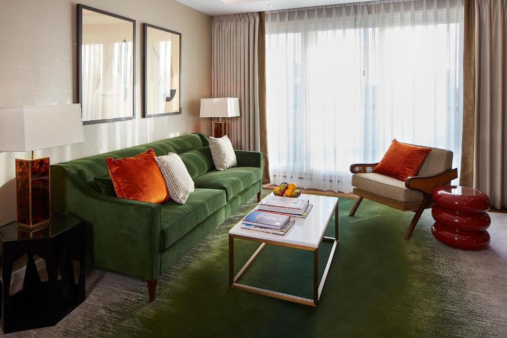 Luxury One-Bedroom Apartment - Image 8