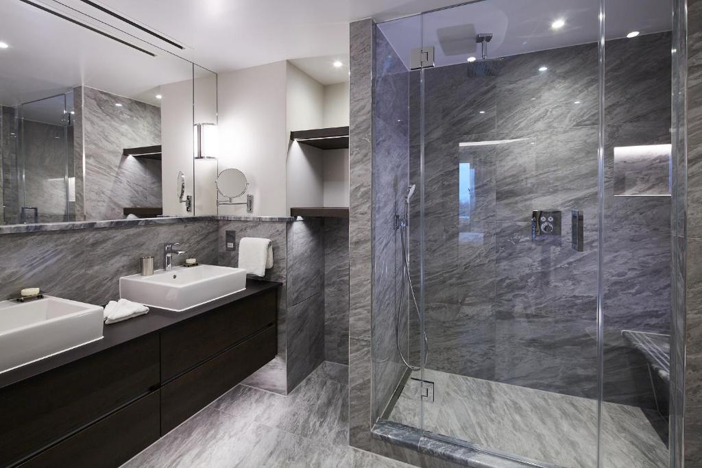 Luxury Two Bedroom Apartment No Cloakroom - Image 2