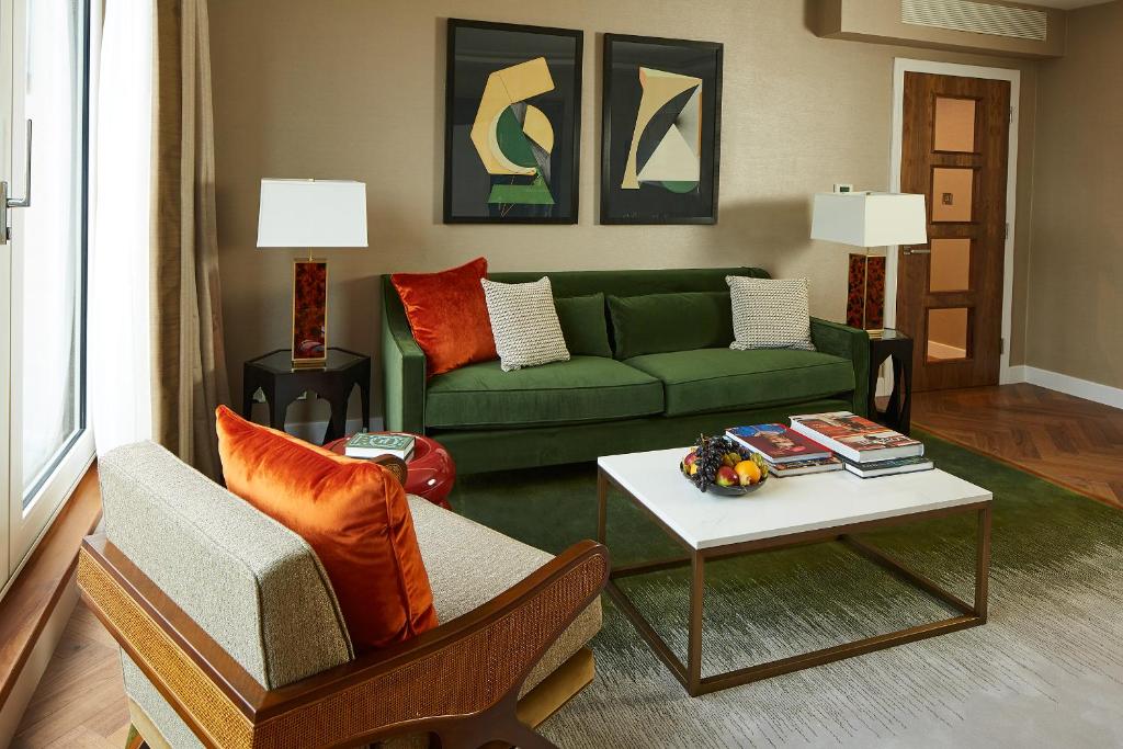 Luxury Two-Bedroom Apartment - Image 2