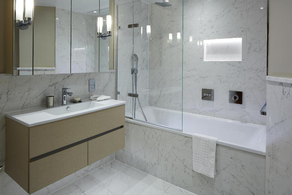 Superior Two Bedroom Apartment No Cloakroom - Image 3