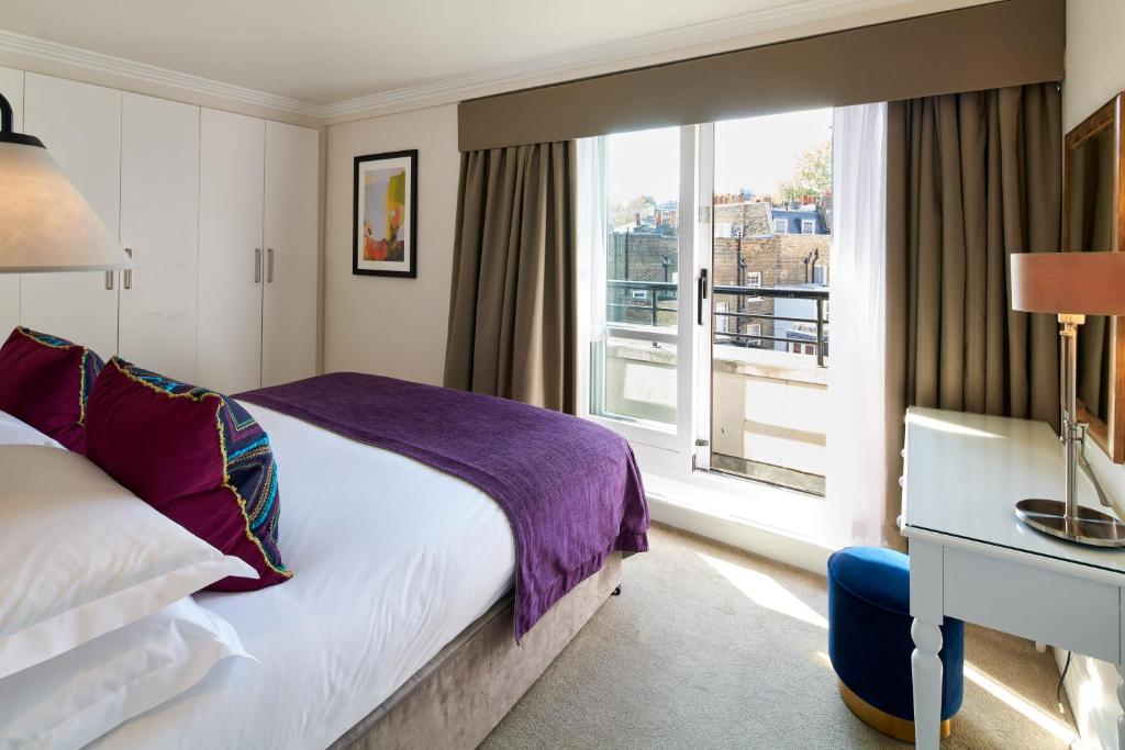 Deluxe Three-Bedroom Apartment, Brompton Road - Image 11