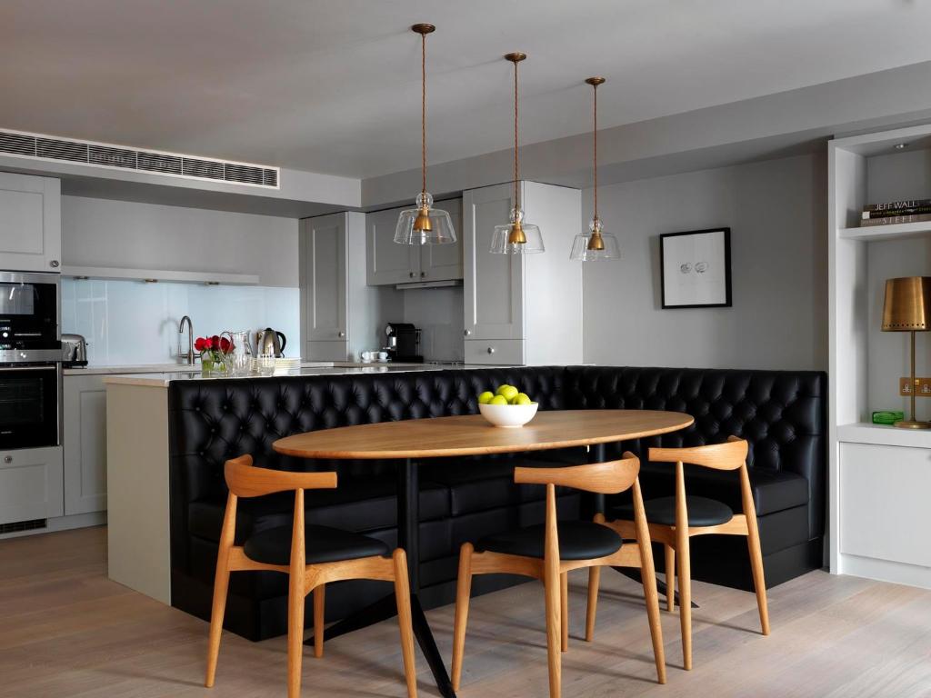 Deluxe Two-Bedroom Apartment - Image 3