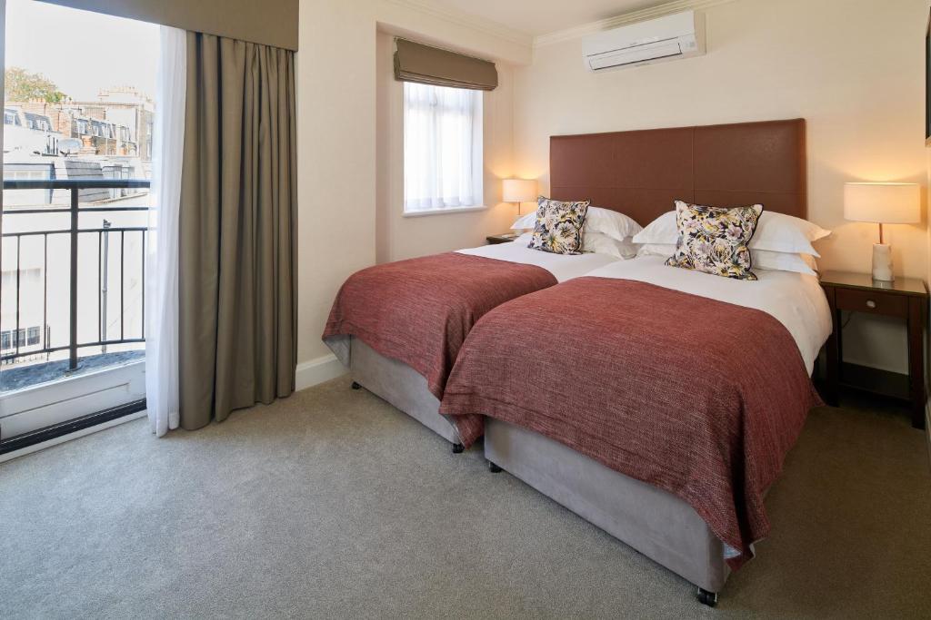 Luxury Two-Bedroom Apartment - Image 11