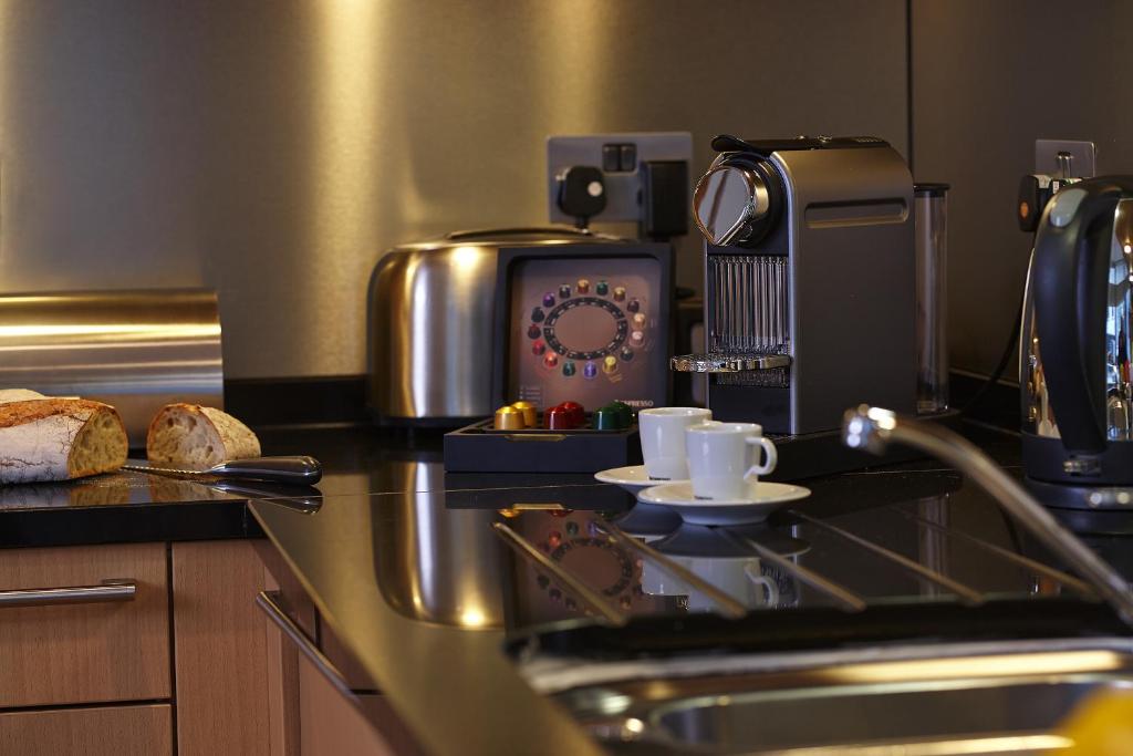 Luxury Two-Bedroom Apartment - Image 8