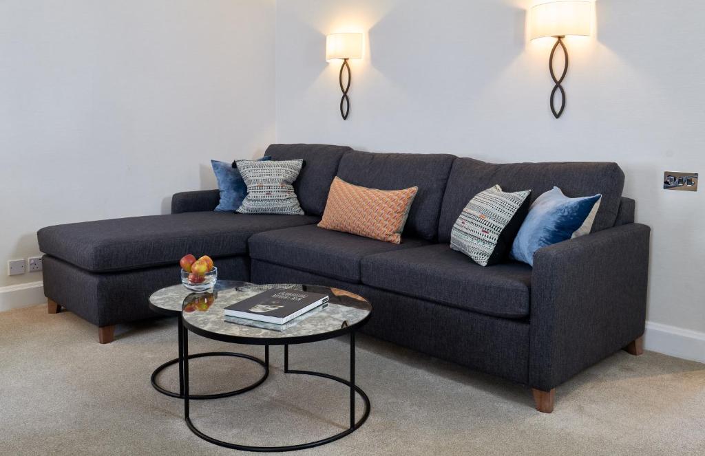 Luxury Two-Bedroom Apartment - Image 10