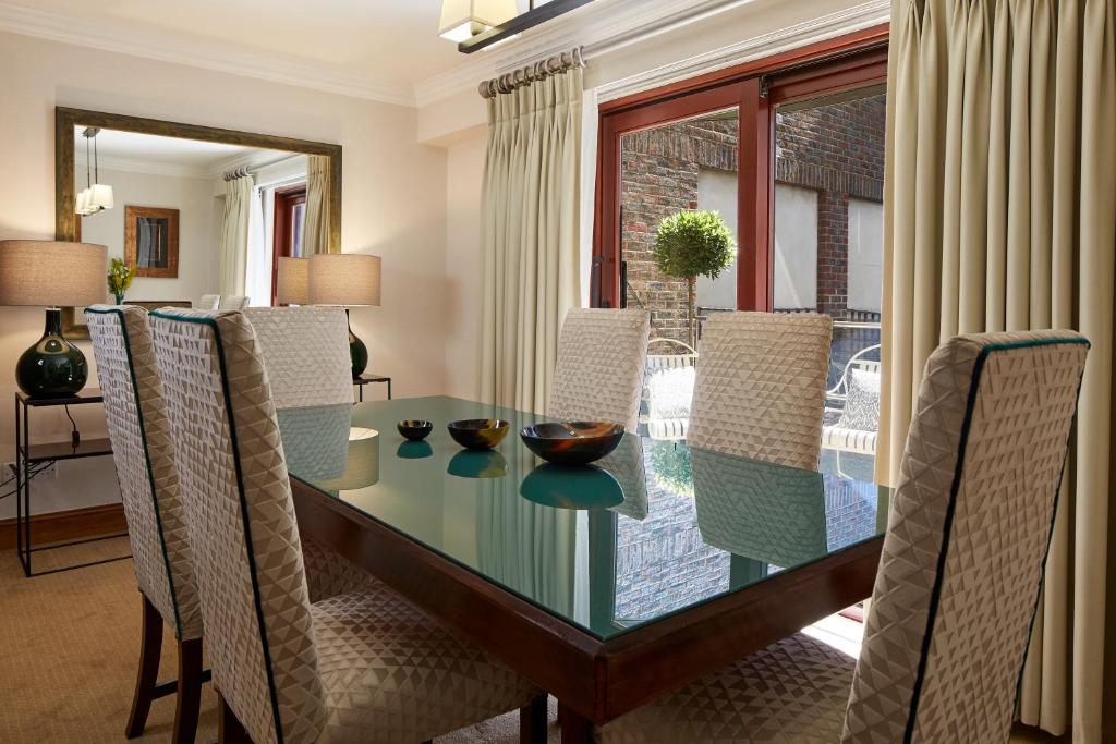 Three-Bedroom Townhouse - Image 10