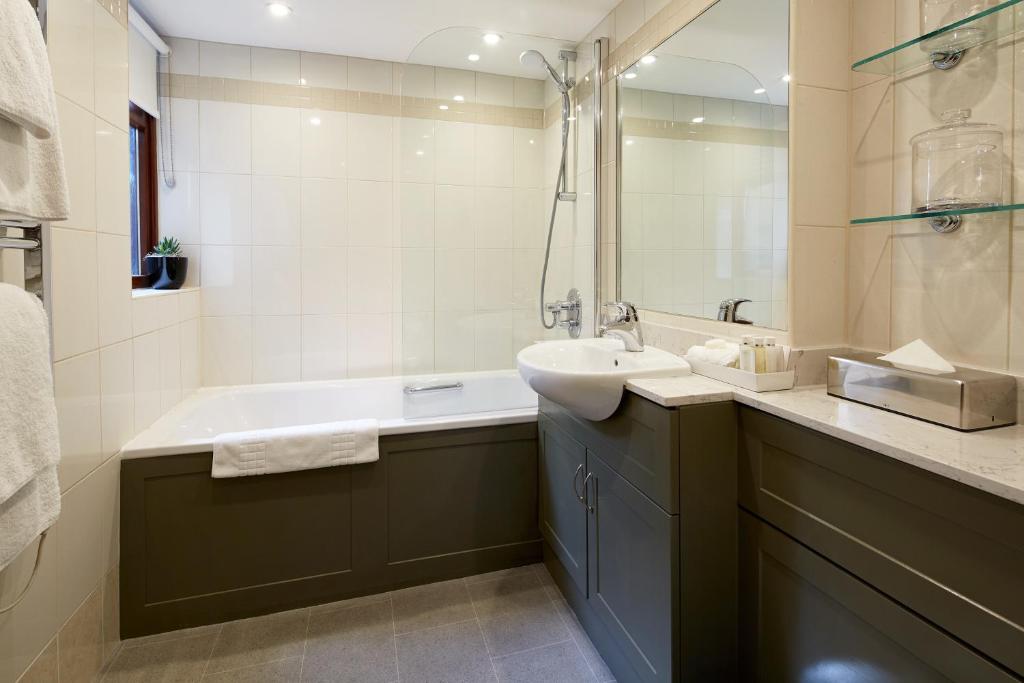 Three-Bedroom Townhouse - Image 19