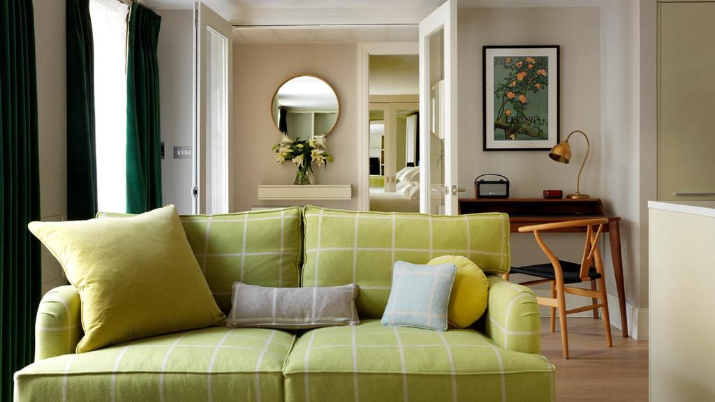 Two-Bedroom Apartment with Garden View - Image 3
