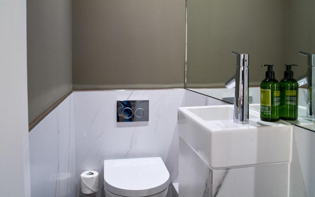 Two Bedroom Townhouse - Image 15