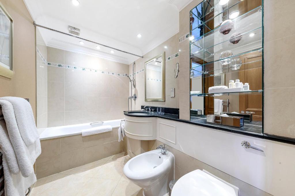 Two Bedroom Townhouse - Image 4