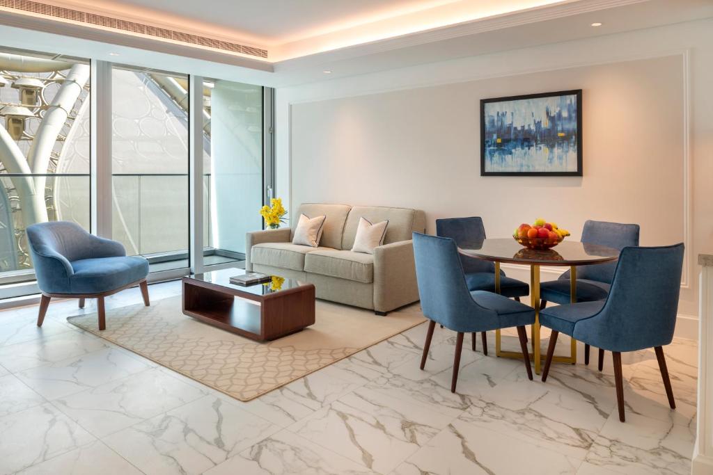 Deluxe One Bedroom Apartment - Image 10