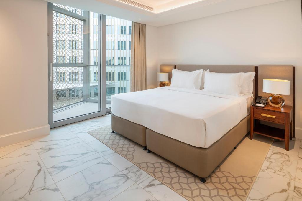 Deluxe Three Bedroom Apartment - Image 5