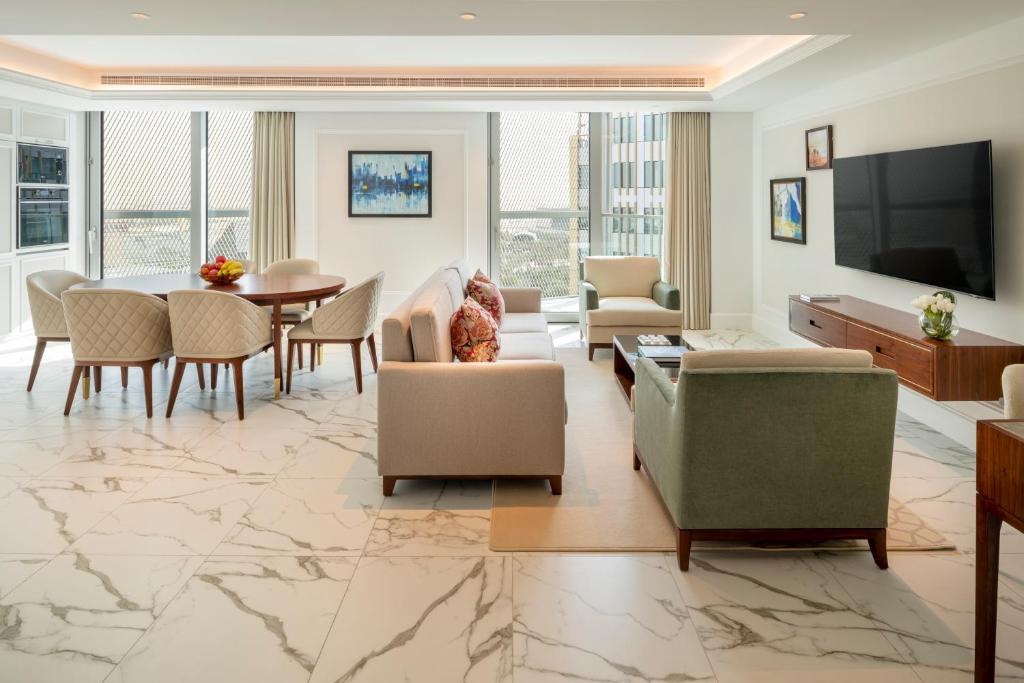 Deluxe Two Bedroom Apartment - Image 1