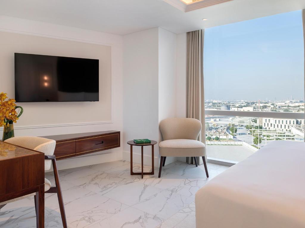 Luxury One Bedroom Apartment - Image 5