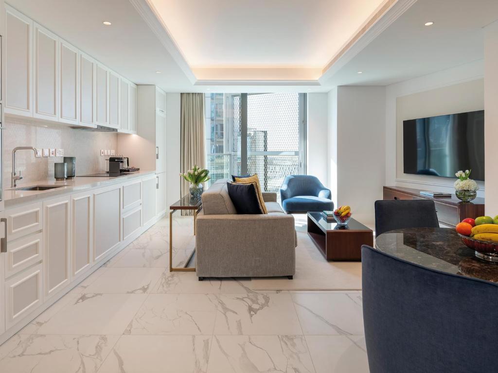 Luxury One Bedroom Apartment - Image 1