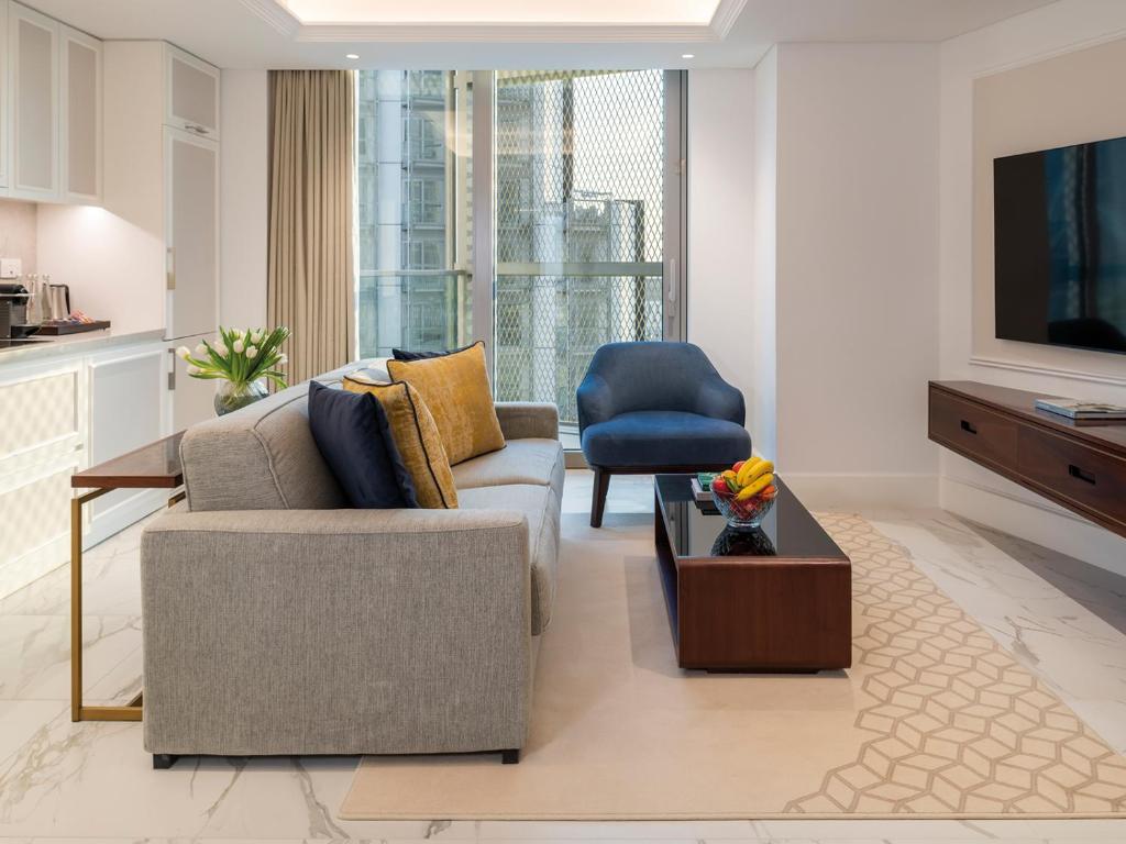 Luxury One Bedroom Apartment - Image 7