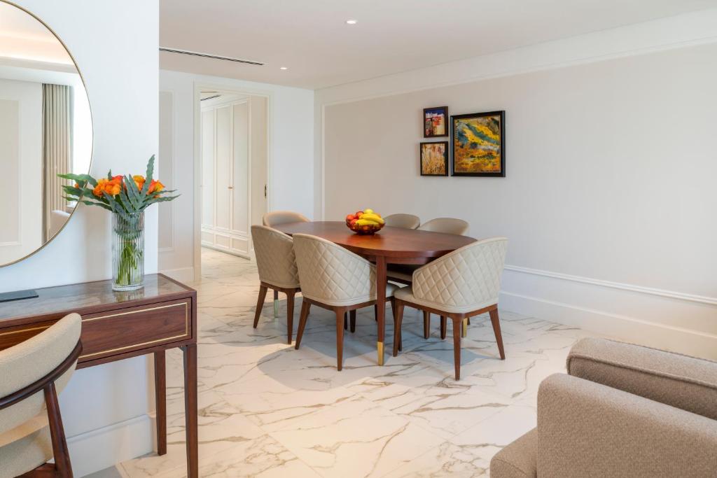 Luxury Two Bedroom Apartment - Image 3