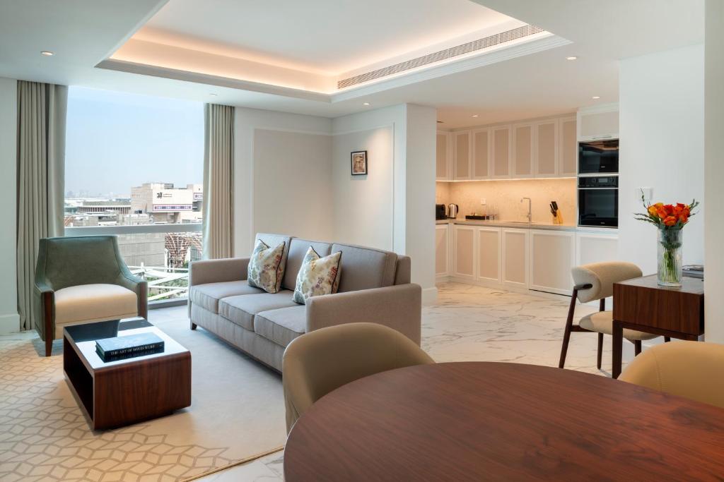 Luxury Two Bedroom Apartment - Image 4